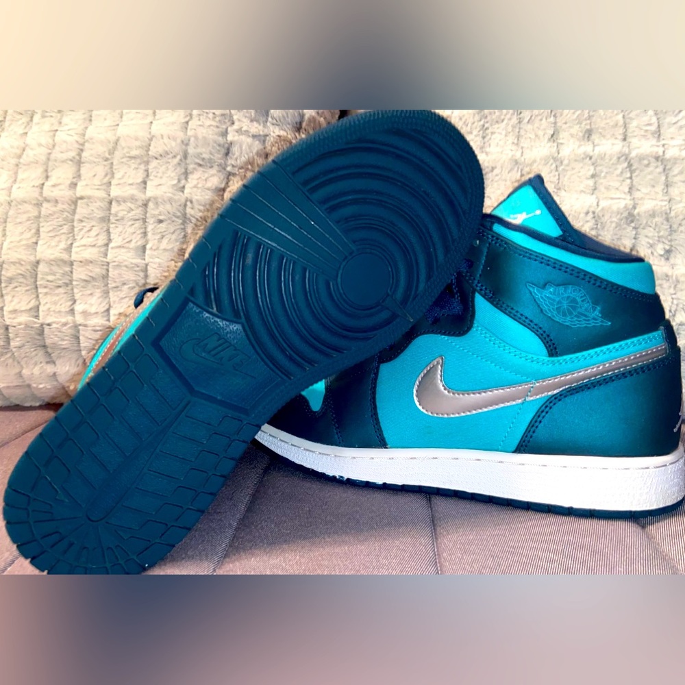 AIR JORDAN 1 RETRO HIGH size 7